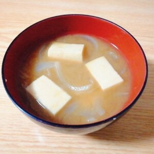 素朴♪高野豆腐と玉葱の味噌汁